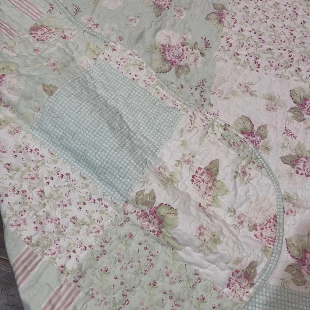 Shabby Chic Floral Patchwork Quilt Scalloped Sage Green Pink 80x84 Full/Queen